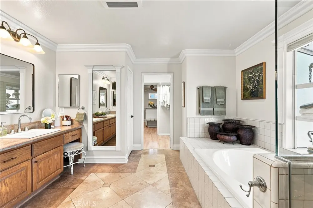 25614 Bani Lomita, CA 90717