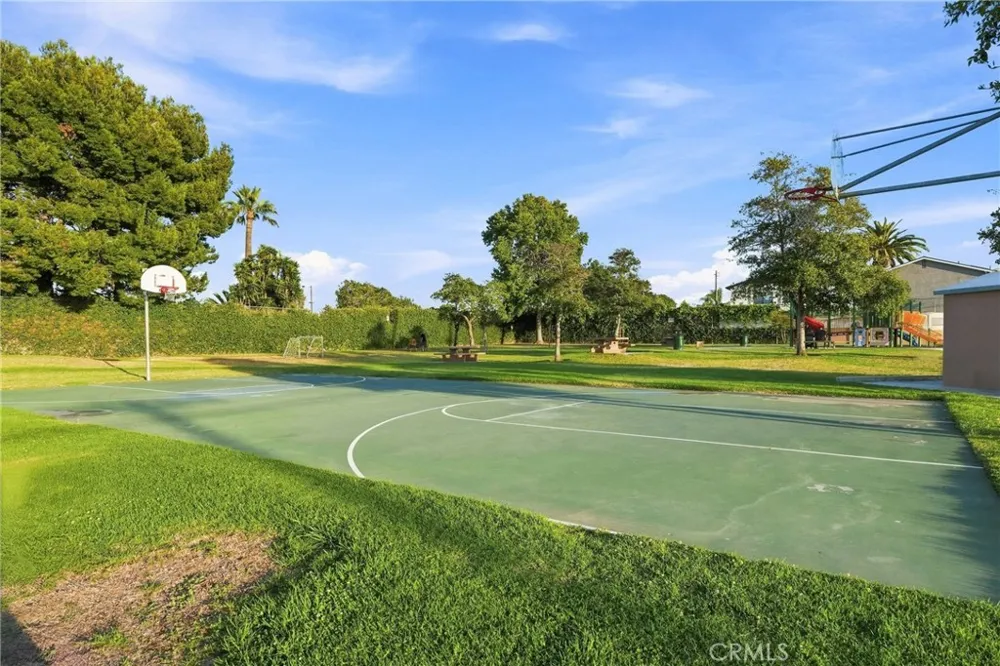 25614 Bani Lomita, CA 90717