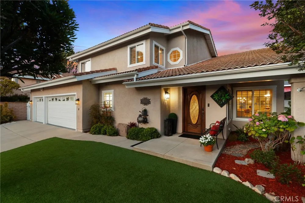 25614 Bani Lomita, CA 90717