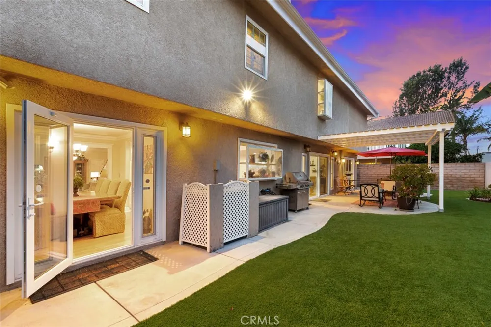 25614 Bani Lomita, CA 90717