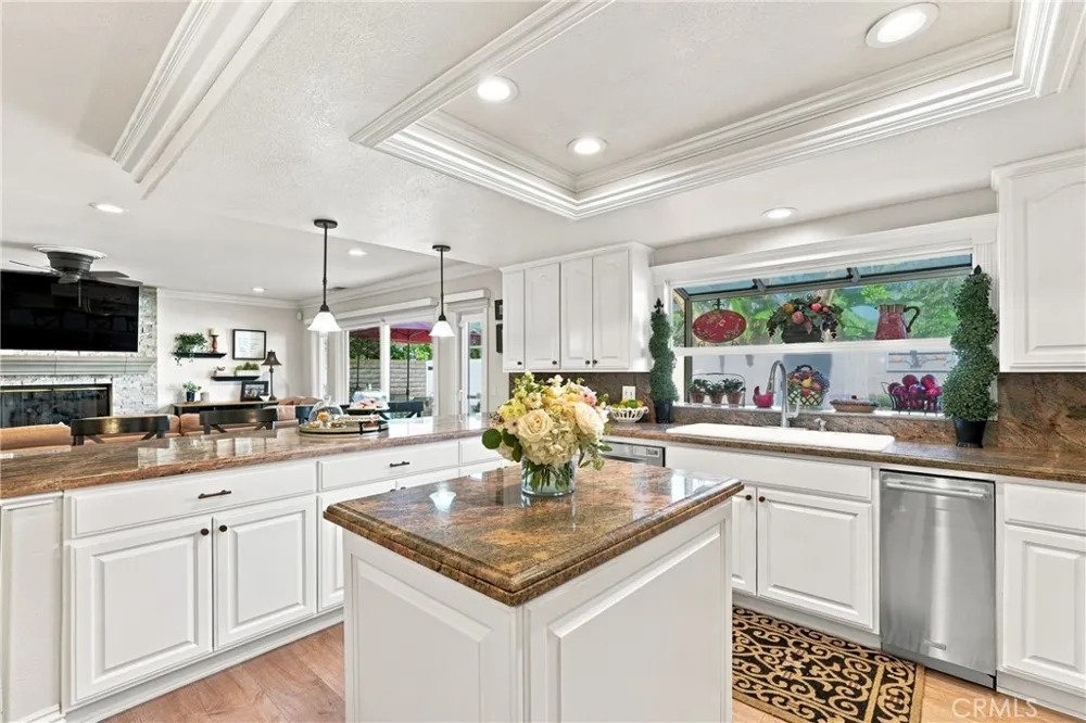 25614 Bani Lomita, CA 90717