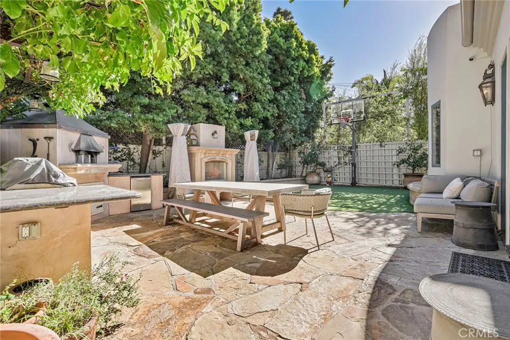 2200 Walnut Manhattan Beach, CA 90266