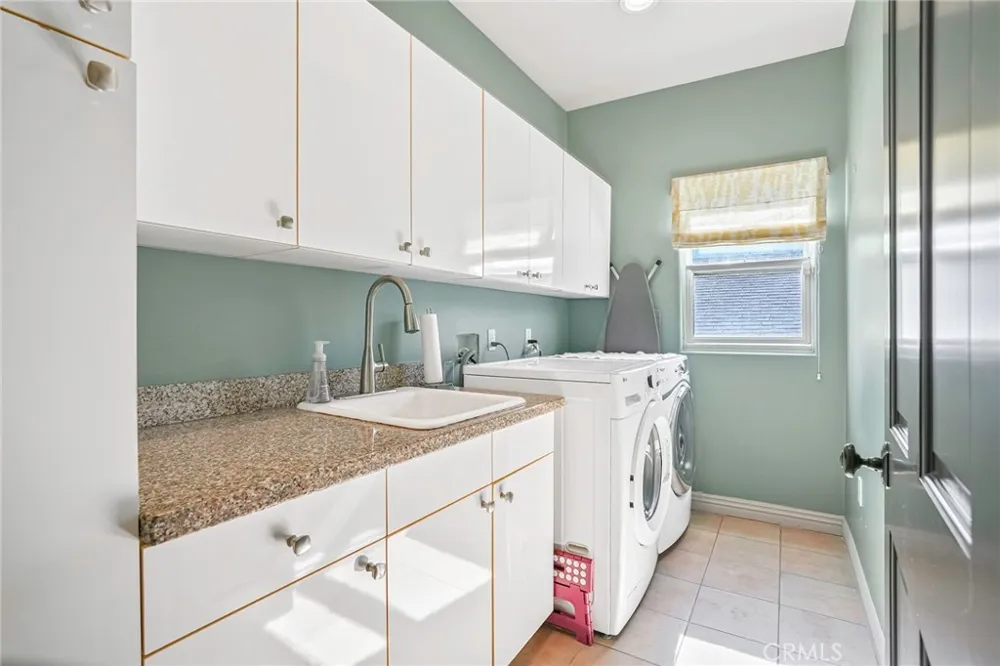 2200 Walnut Manhattan Beach, CA 90266