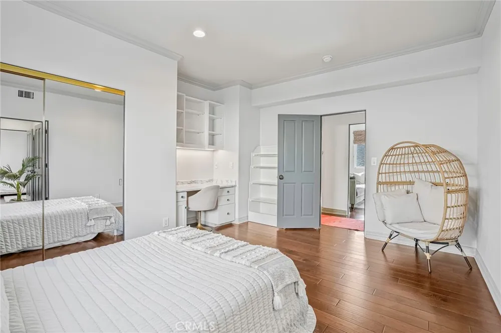 2200 Walnut Manhattan Beach, CA 90266