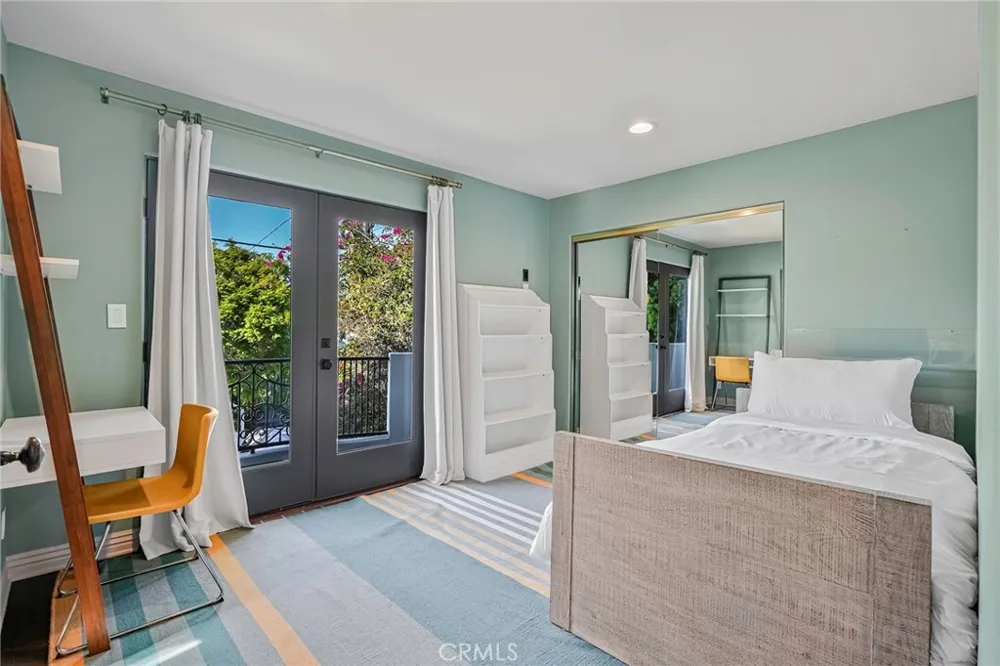 2200 Walnut Manhattan Beach, CA 90266