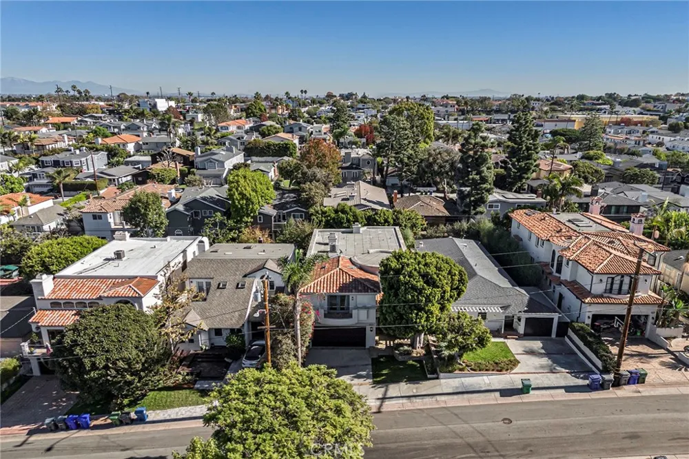 2200 Walnut Manhattan Beach, CA 90266