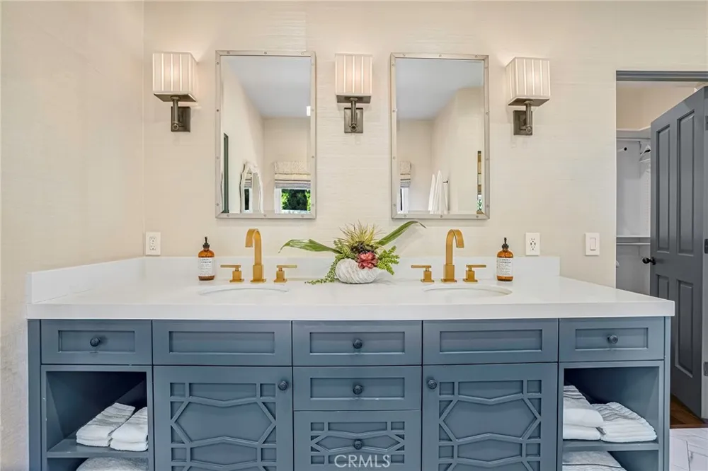 2200 Walnut Manhattan Beach, CA 90266