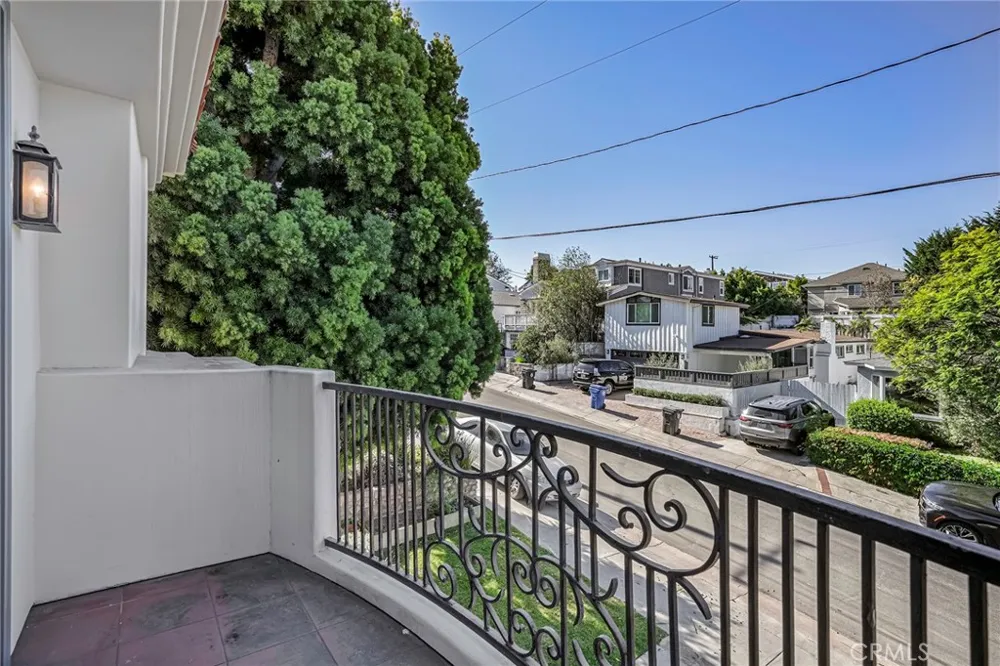 2200 Walnut Manhattan Beach, CA 90266