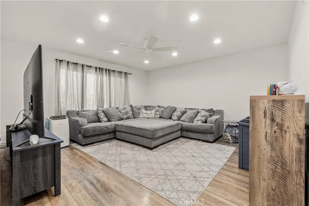 15634 Wharff Lawndale, CA 90260