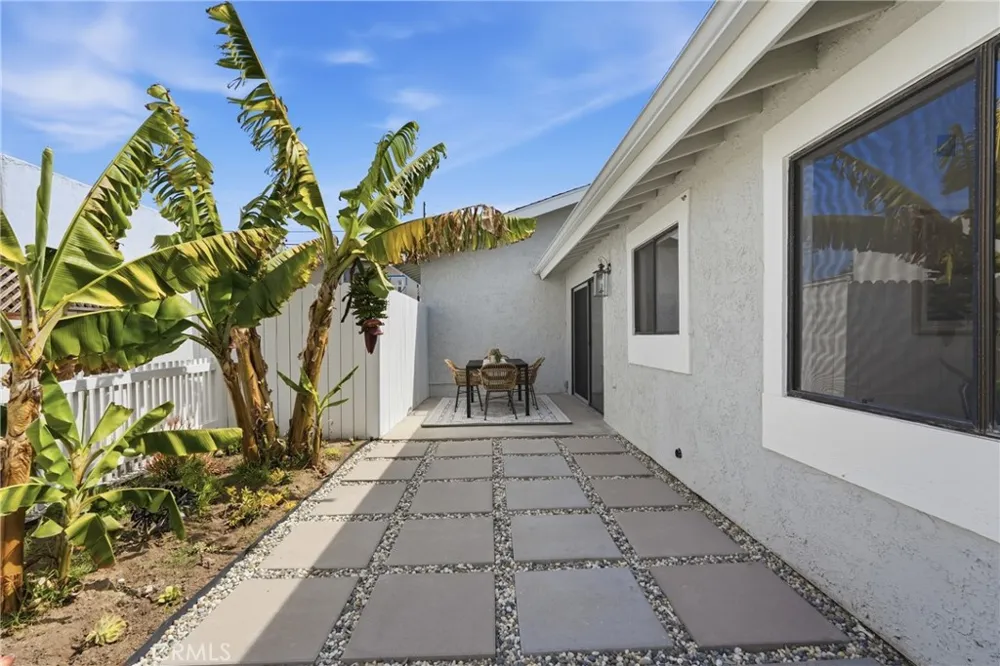 24420 Alliene Lomita, CA 90717