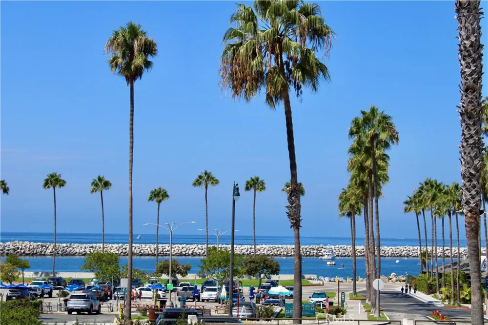 150 The Village #5 Redondo Beach, CA 90277
