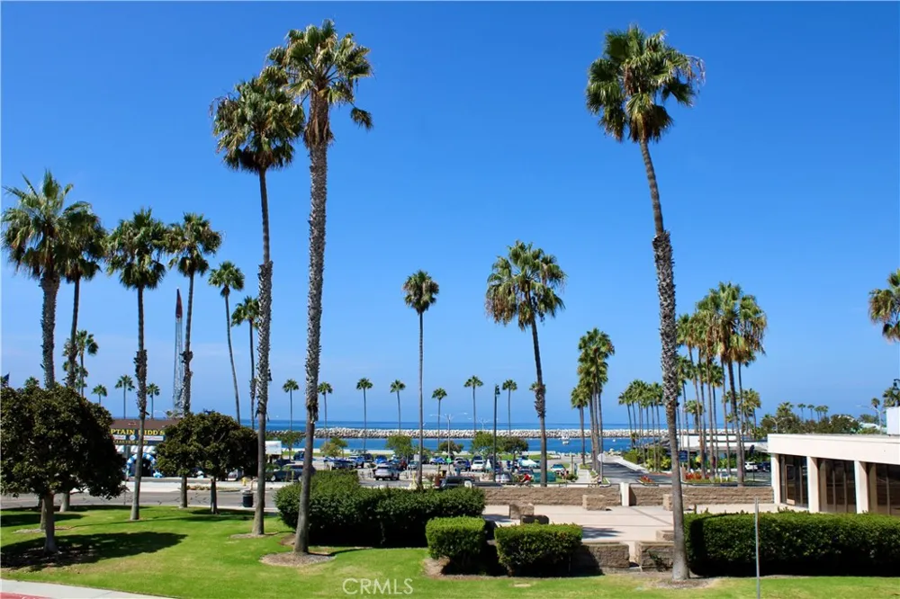 150 The Village #5 Redondo Beach, CA 90277