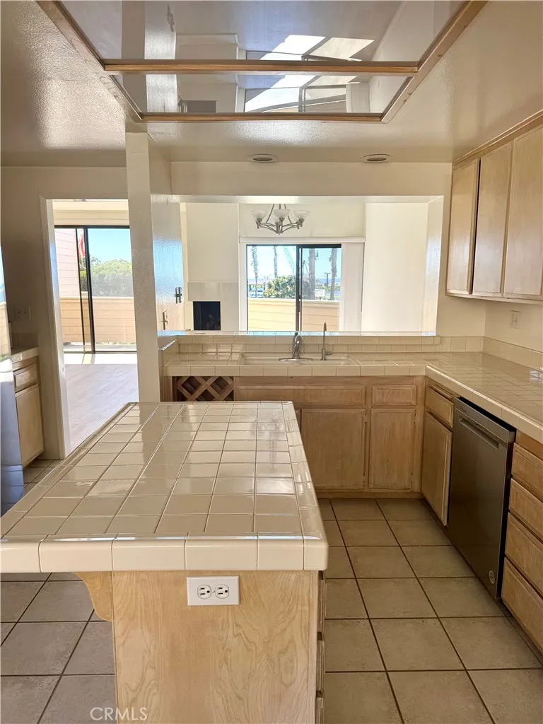 150 The Village #5 Redondo Beach, CA 90277