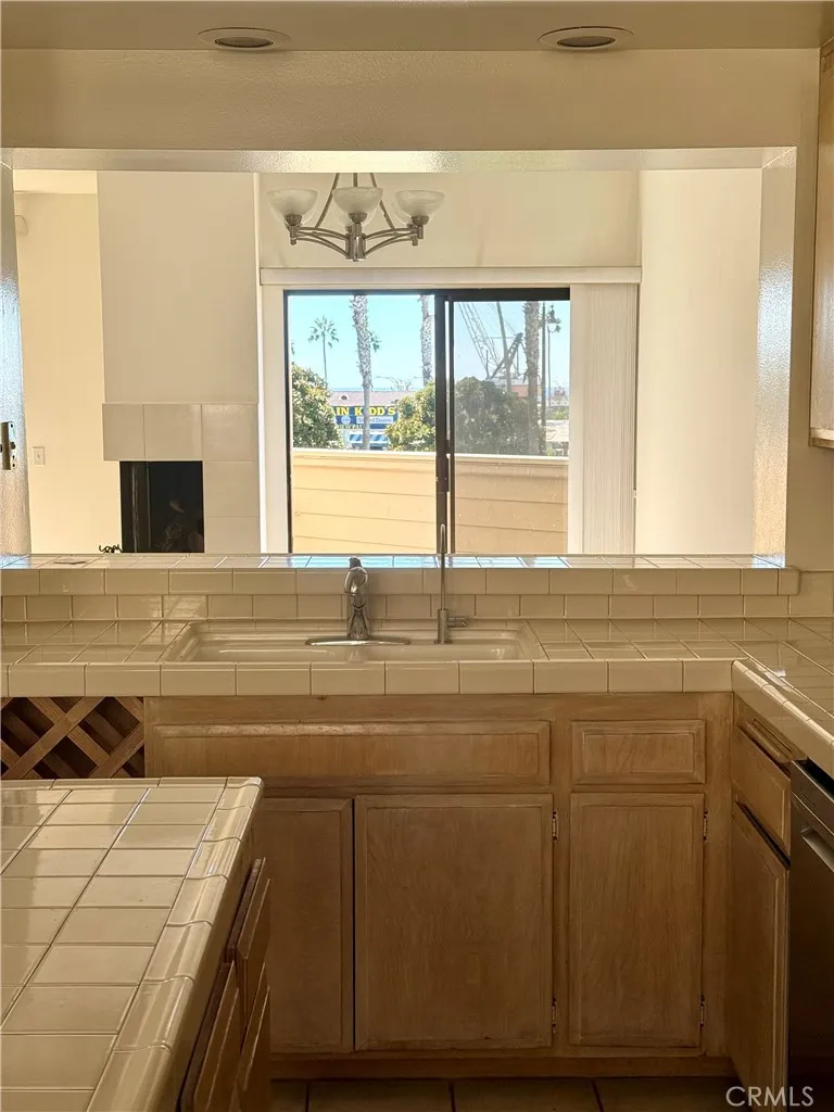 150 The Village #5 Redondo Beach, CA 90277