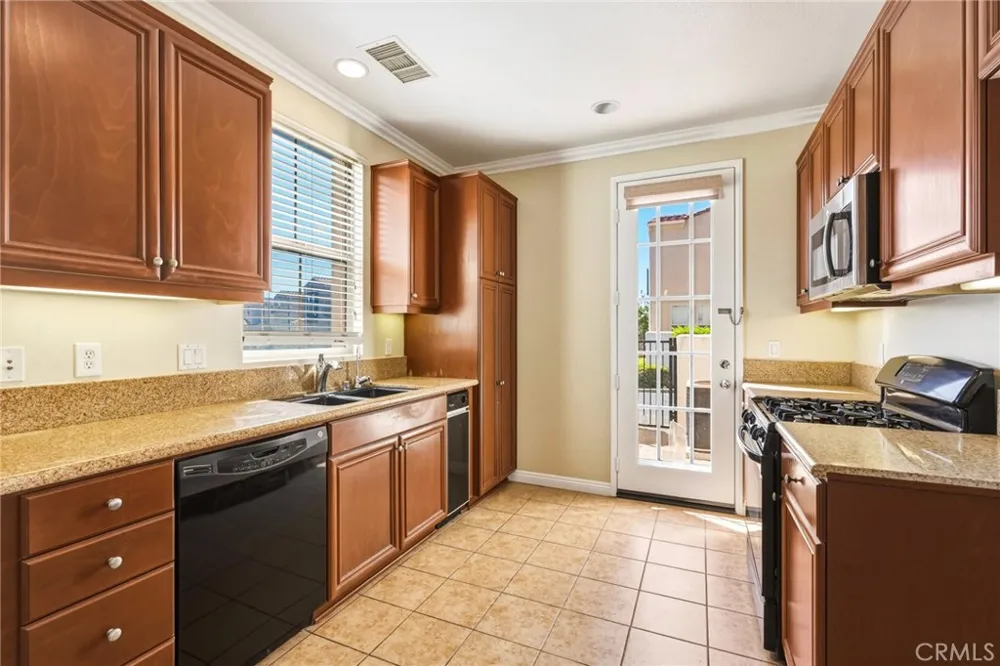 11521 Cararra Lane Northridge, CA 91326