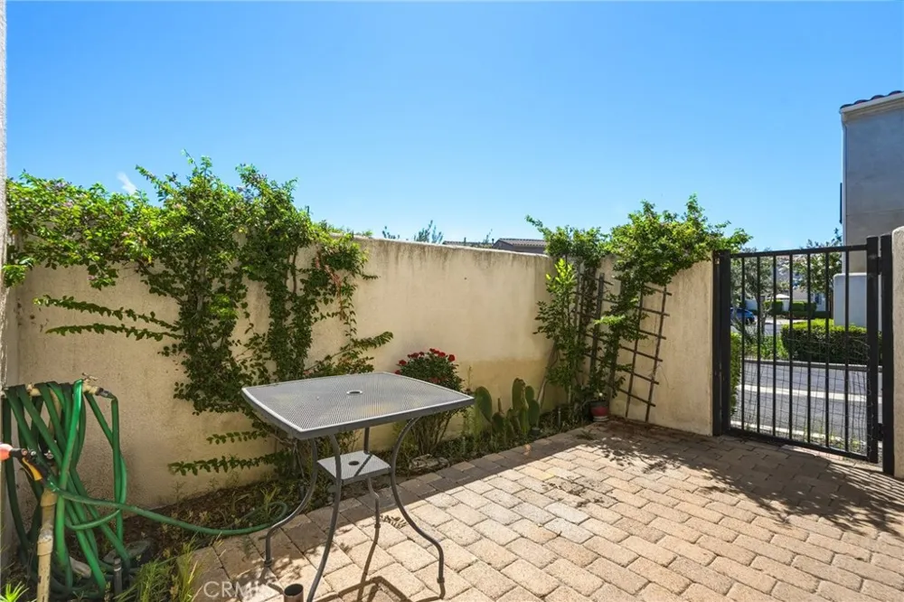 11521 Cararra Lane Northridge, CA 91326