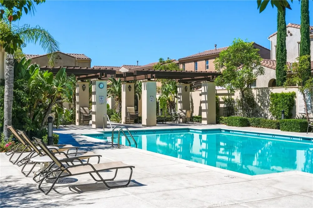 11521 Cararra Lane Northridge, CA 91326