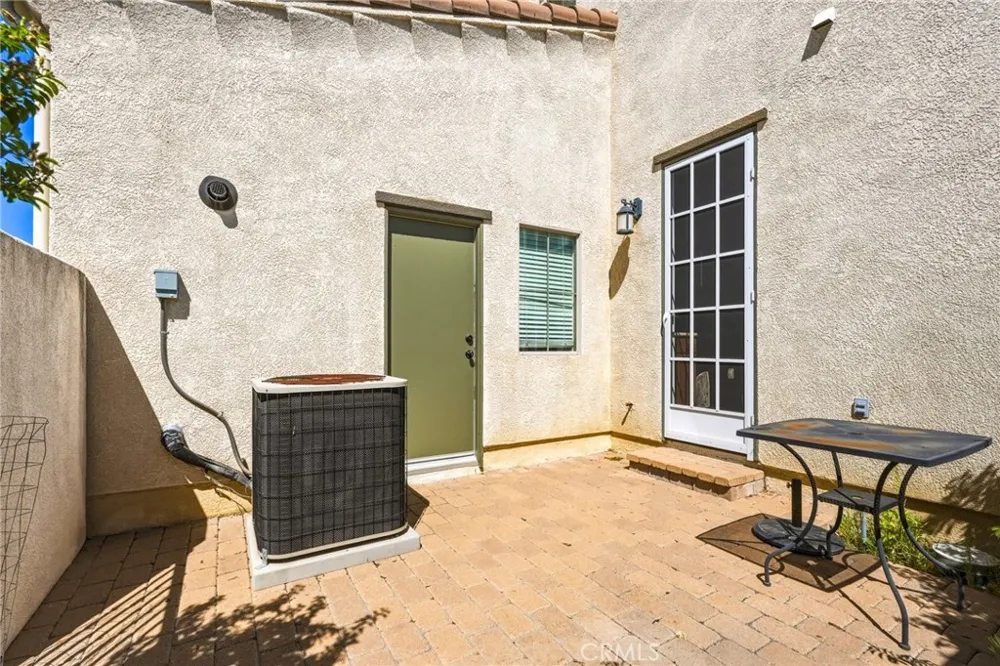 11521 Cararra Lane Northridge, CA 91326
