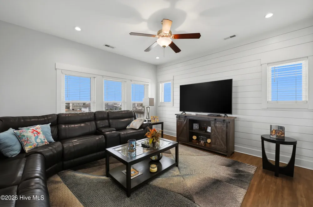 9021 W 9th Street Surf City, NC 28445