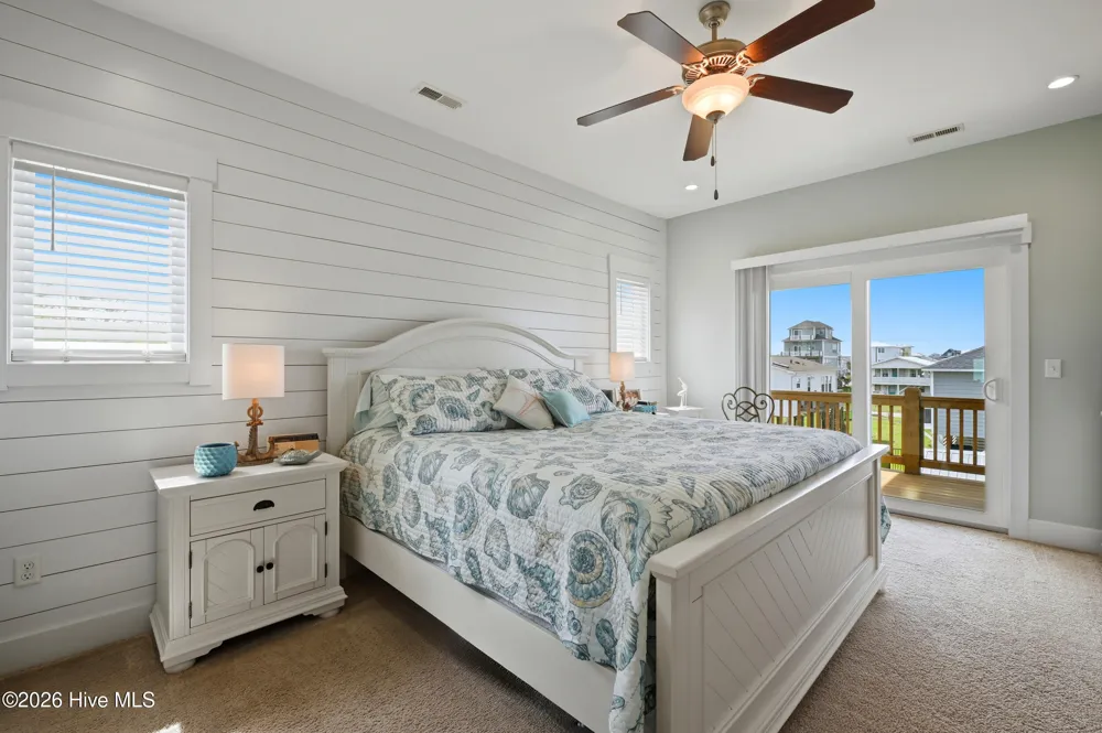 9021 W 9th Street Surf City, NC 28445