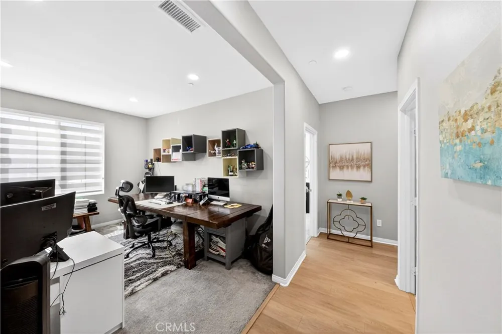 9521 Venetian Jurupa Valley, CA 92509