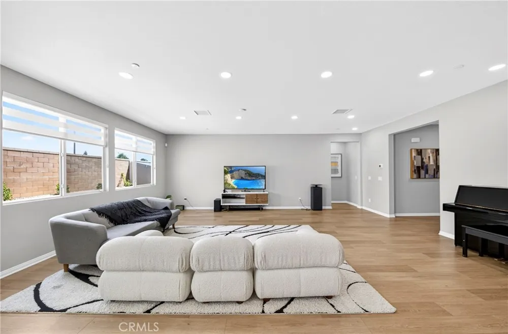 9521 Venetian Jurupa Valley, CA 92509