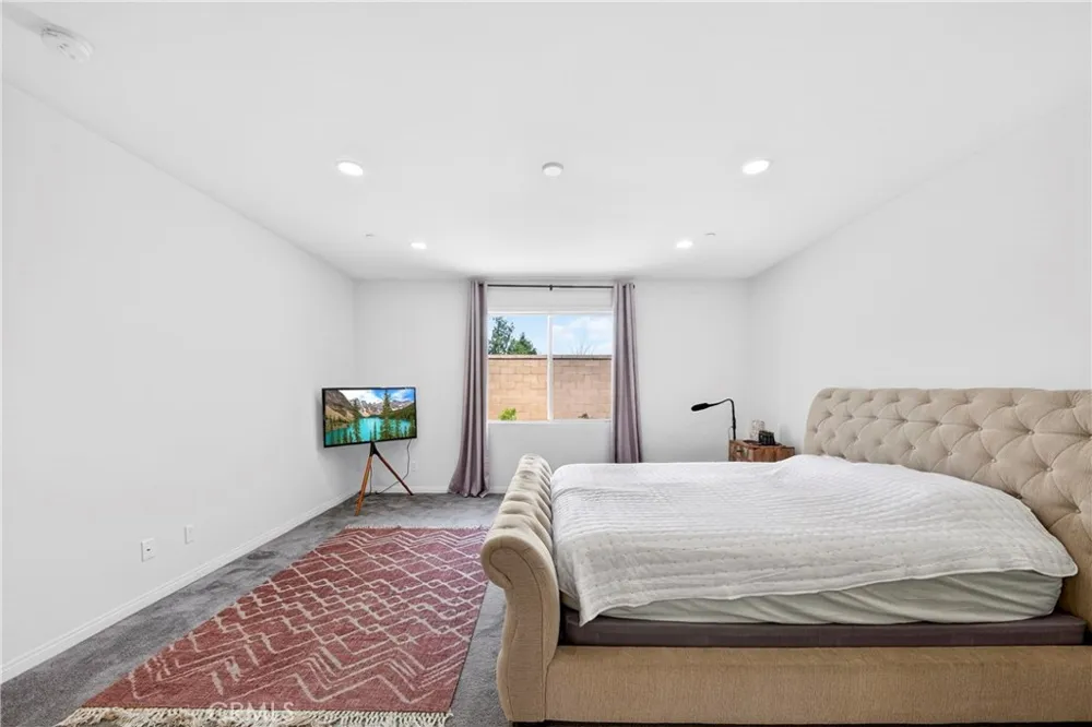 9521 Venetian Jurupa Valley, CA 92509