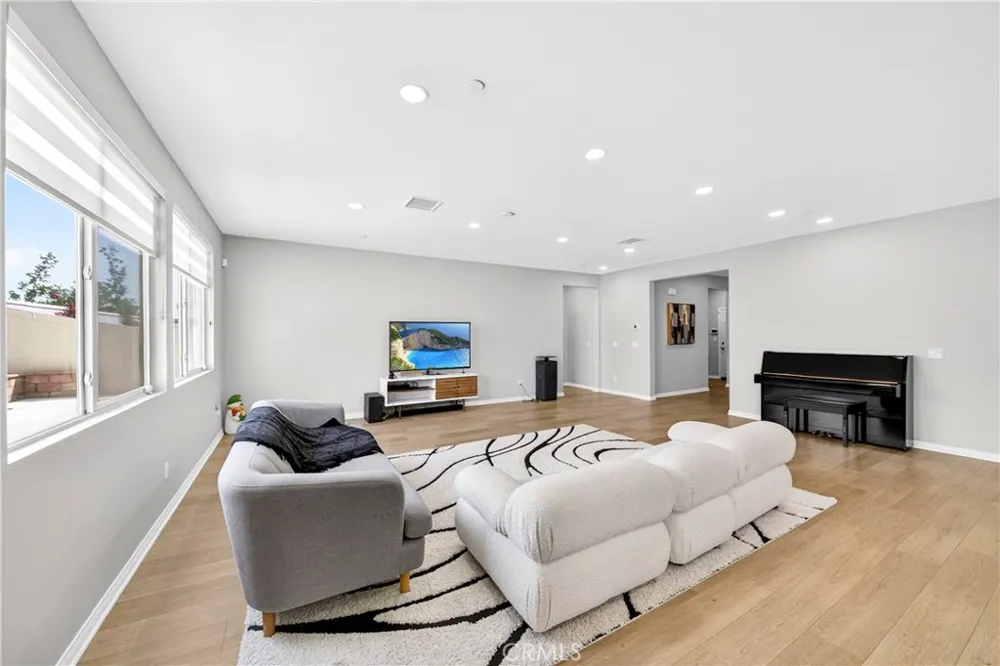 9521 Venetian Jurupa Valley, CA 92509