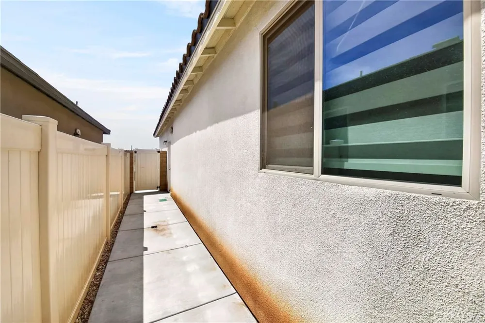 9521 Venetian Jurupa Valley, CA 92509