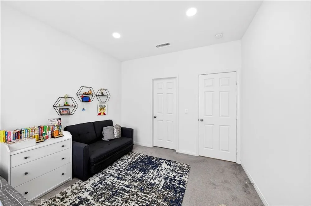 9521 Venetian Jurupa Valley, CA 92509