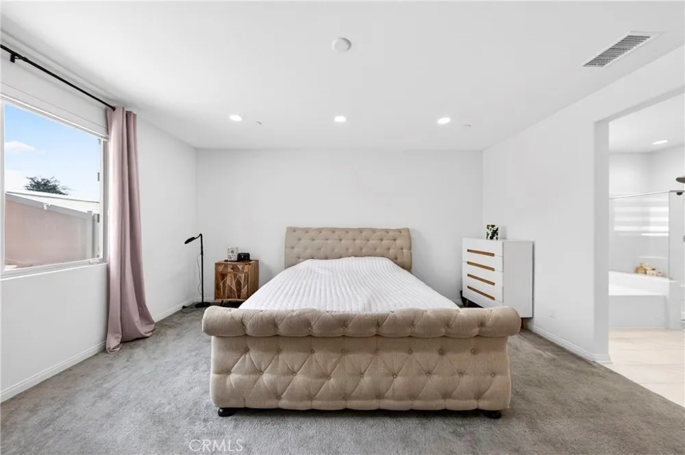 9521 Venetian Jurupa Valley, CA 92509