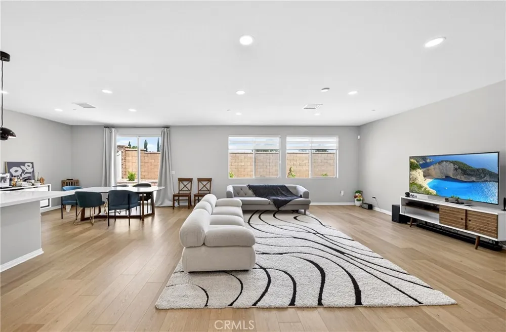 9521 Venetian Jurupa Valley, CA 92509