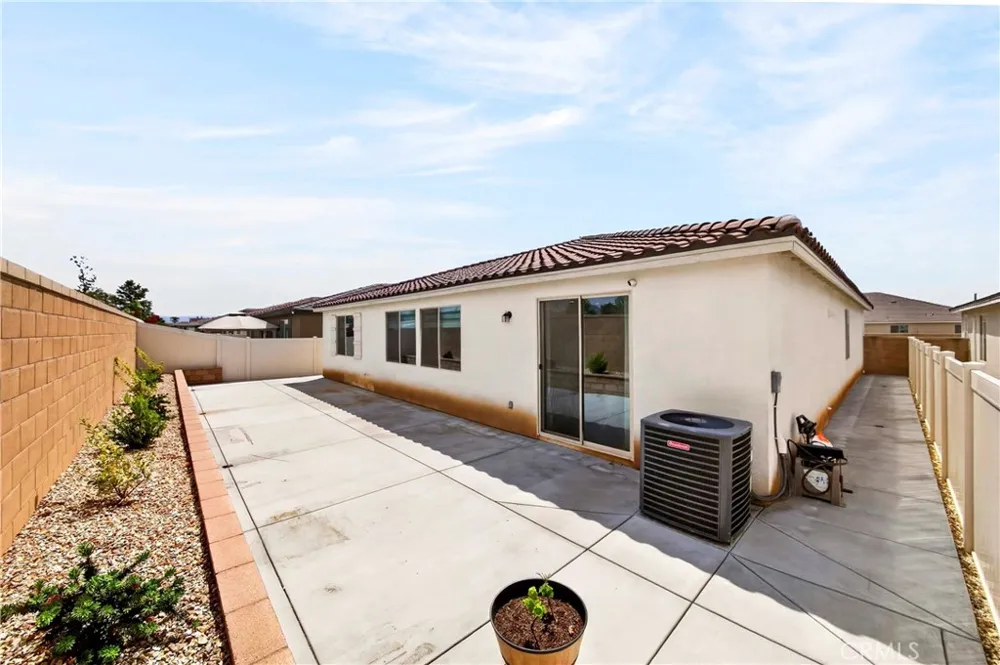 9521 Venetian Jurupa Valley, CA 92509