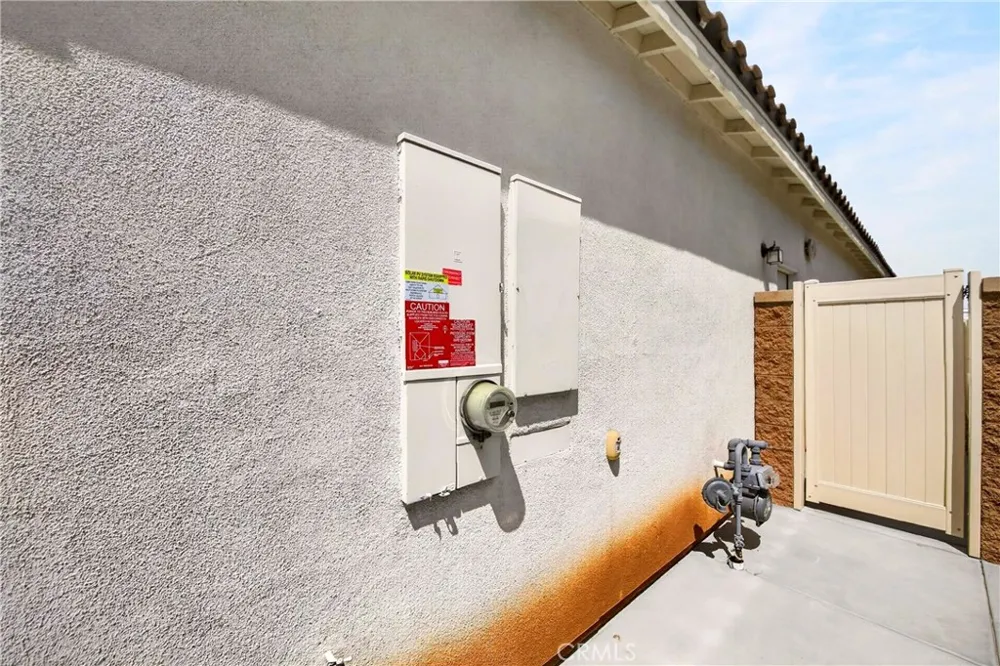 9521 Venetian Jurupa Valley, CA 92509