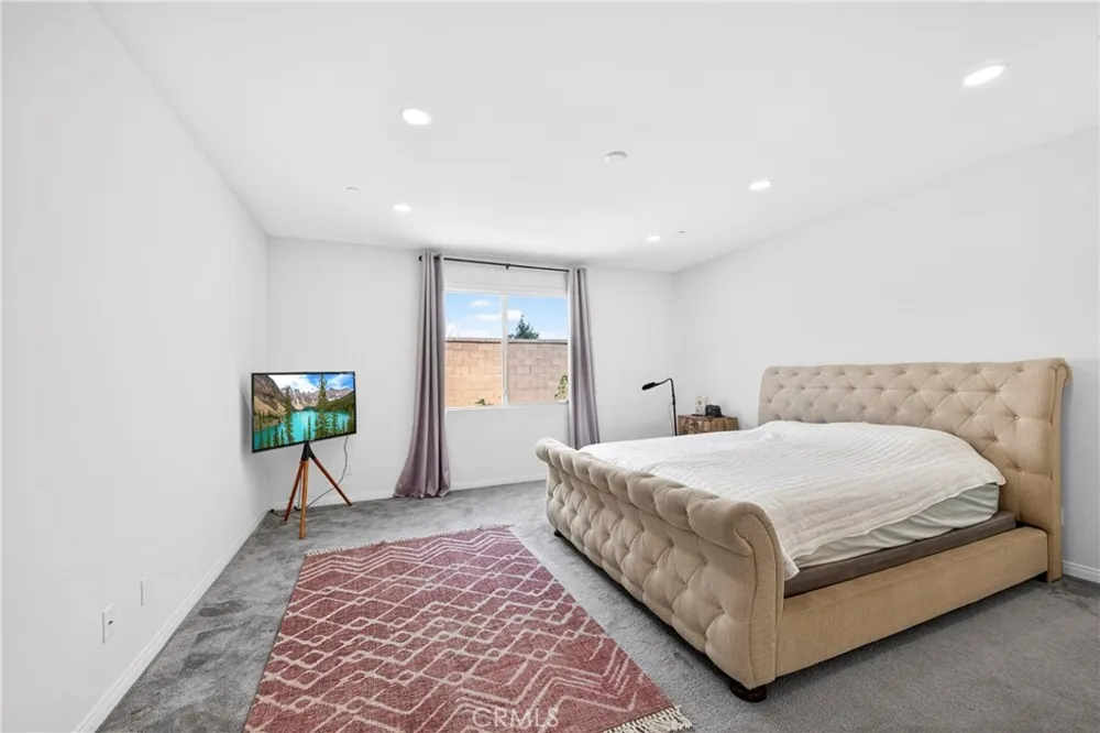 9521 Venetian Jurupa Valley, CA 92509