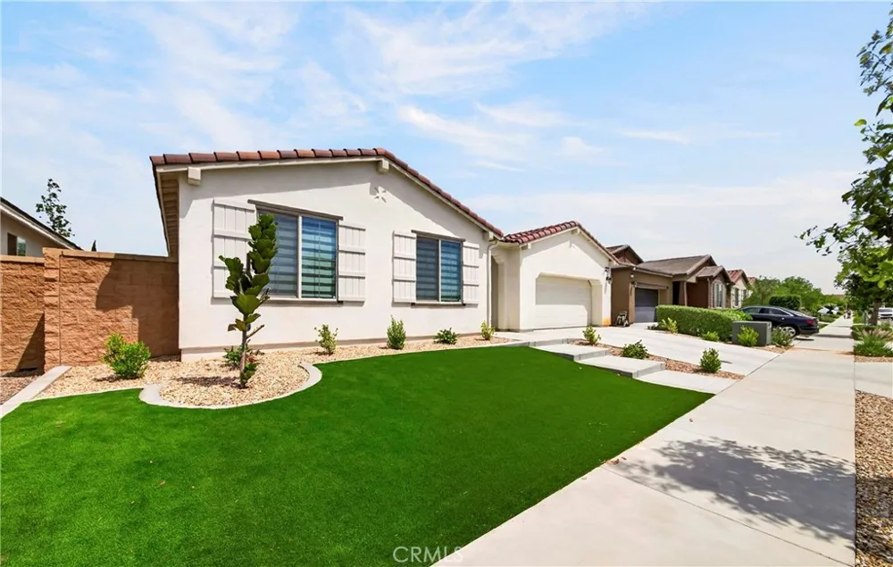 9521 Venetian Jurupa Valley, CA 92509
