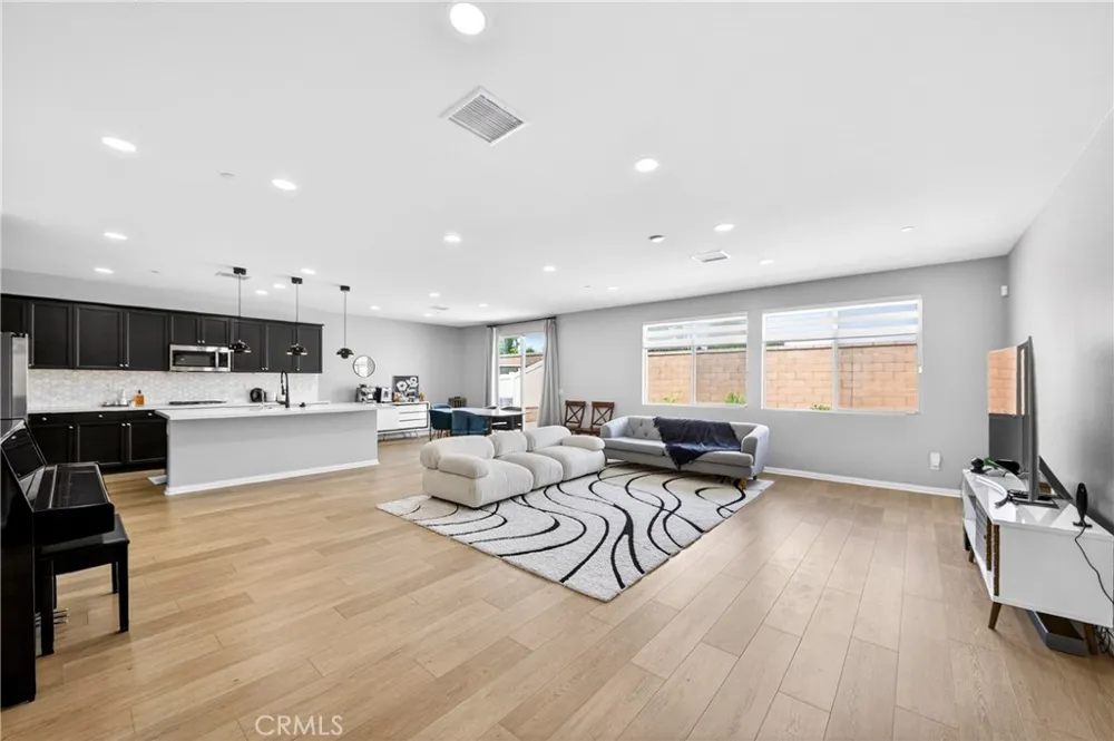9521 Venetian Jurupa Valley, CA 92509