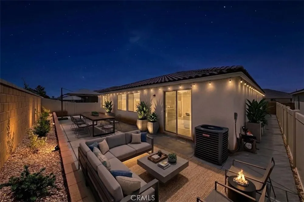 9521 Venetian Jurupa Valley, CA 92509
