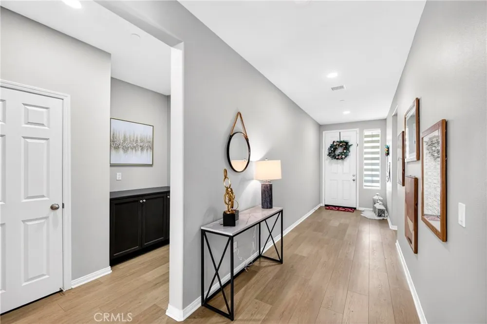 9521 Venetian Jurupa Valley, CA 92509