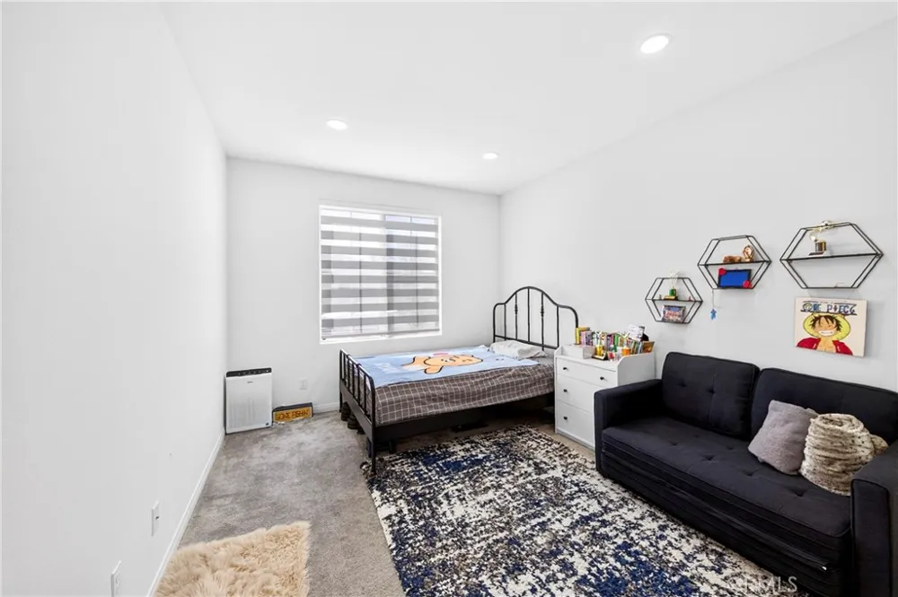 9521 Venetian Jurupa Valley, CA 92509