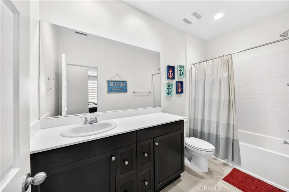 9521 Venetian Jurupa Valley, CA 92509