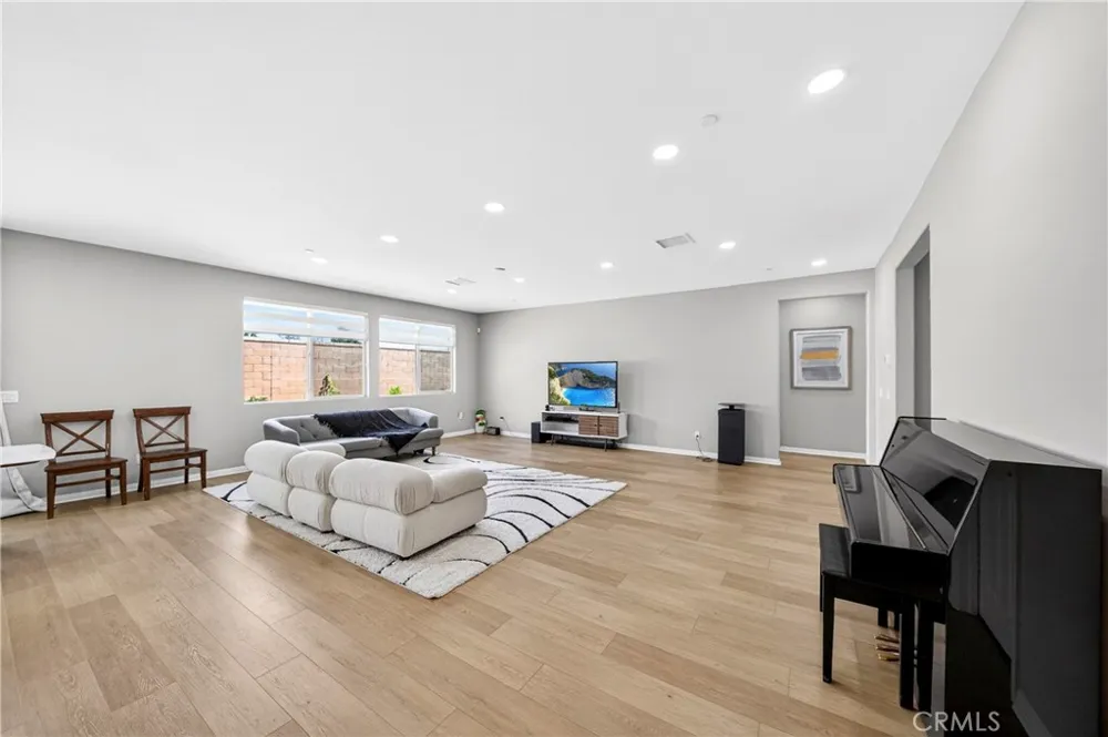 9521 Venetian Jurupa Valley, CA 92509
