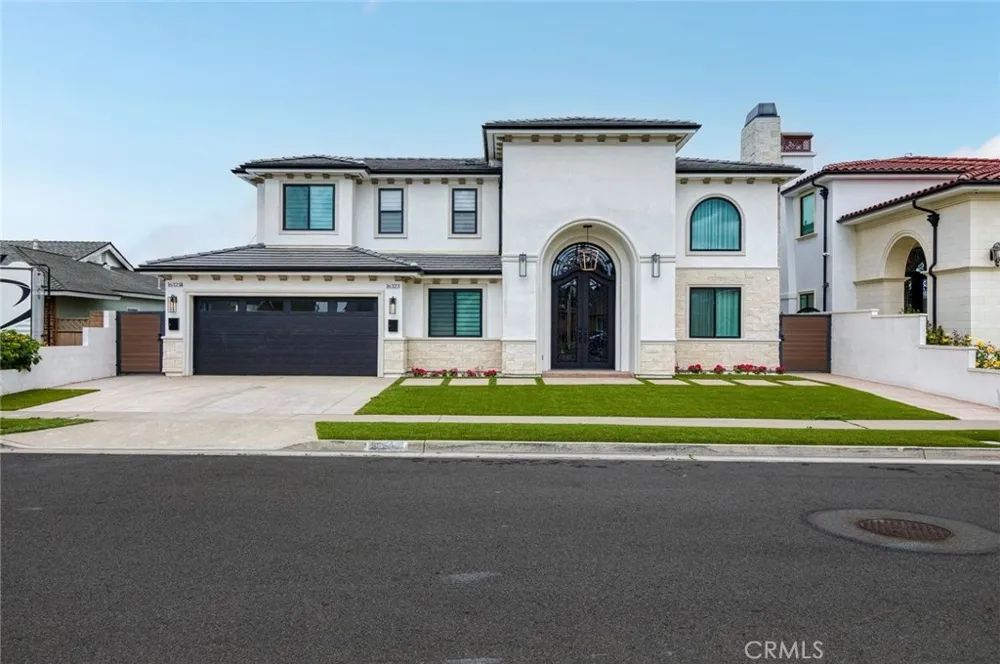16323 Redwood Fountain Valley, CA 92708