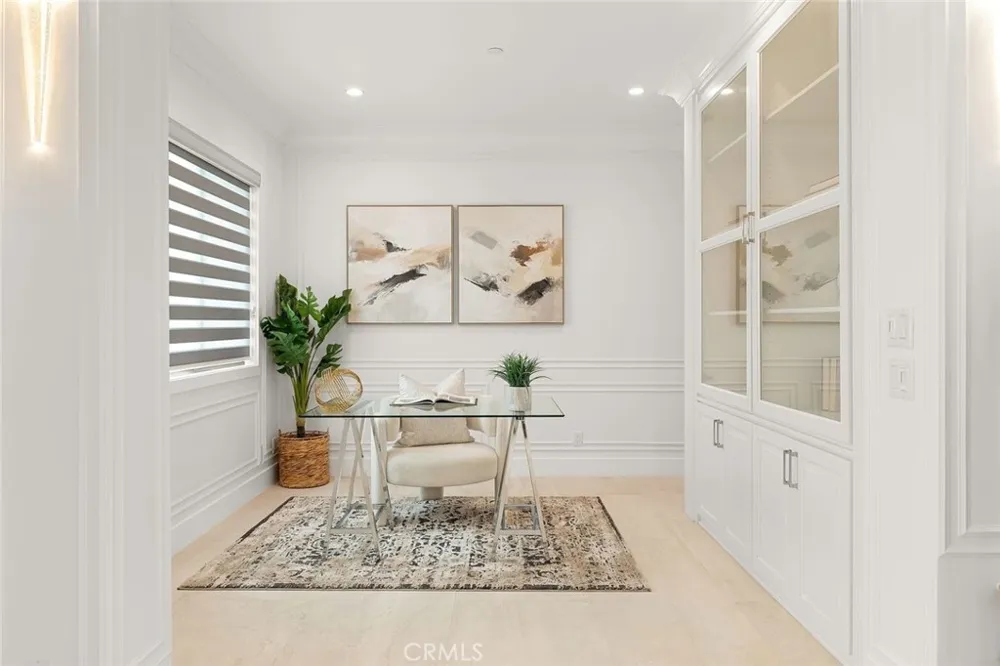 16323 Redwood Fountain Valley, CA 92708