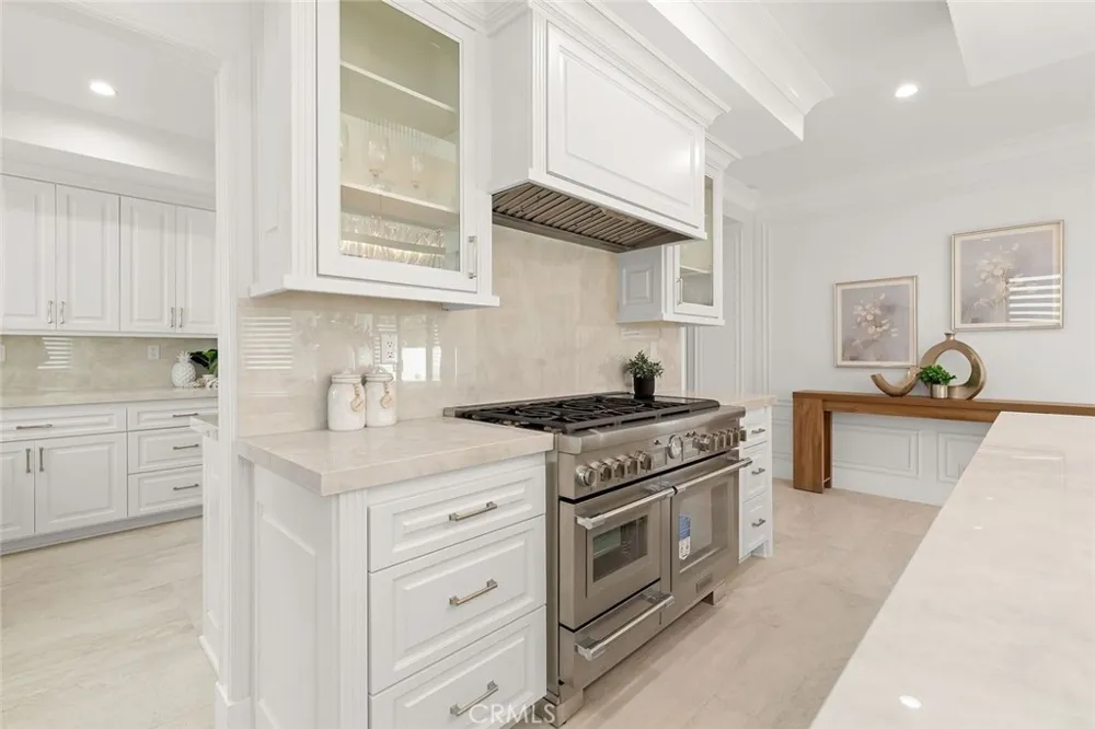 16323 Redwood Fountain Valley, CA 92708