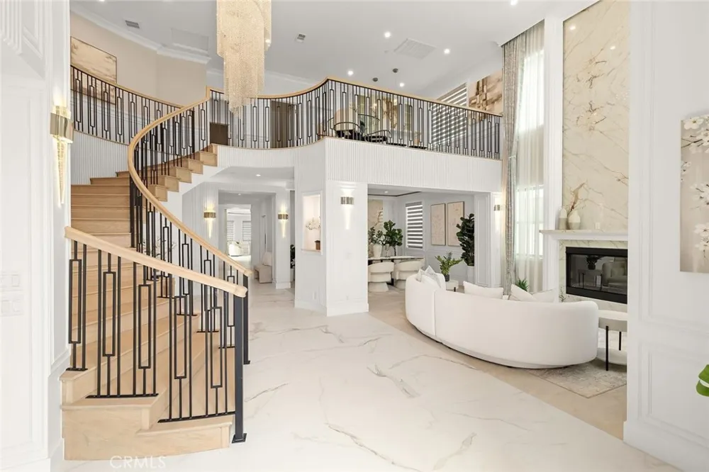 16323 Redwood Fountain Valley, CA 92708