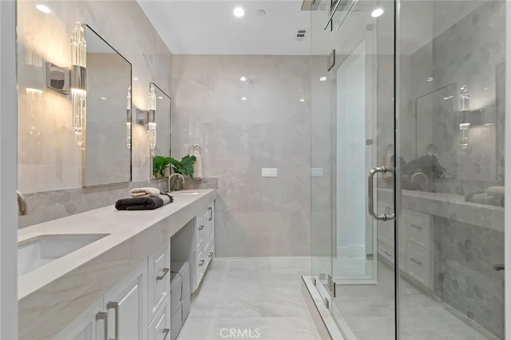 16323 Redwood Fountain Valley, CA 92708
