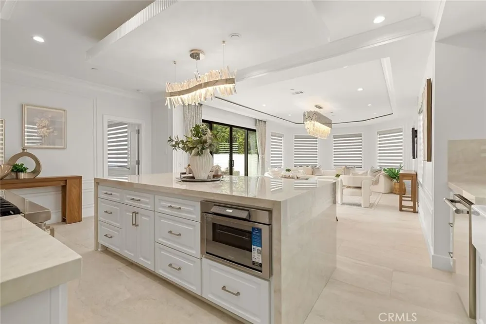 16323 Redwood Fountain Valley, CA 92708