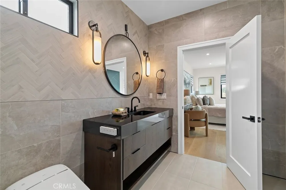 16323 Redwood Fountain Valley, CA 92708