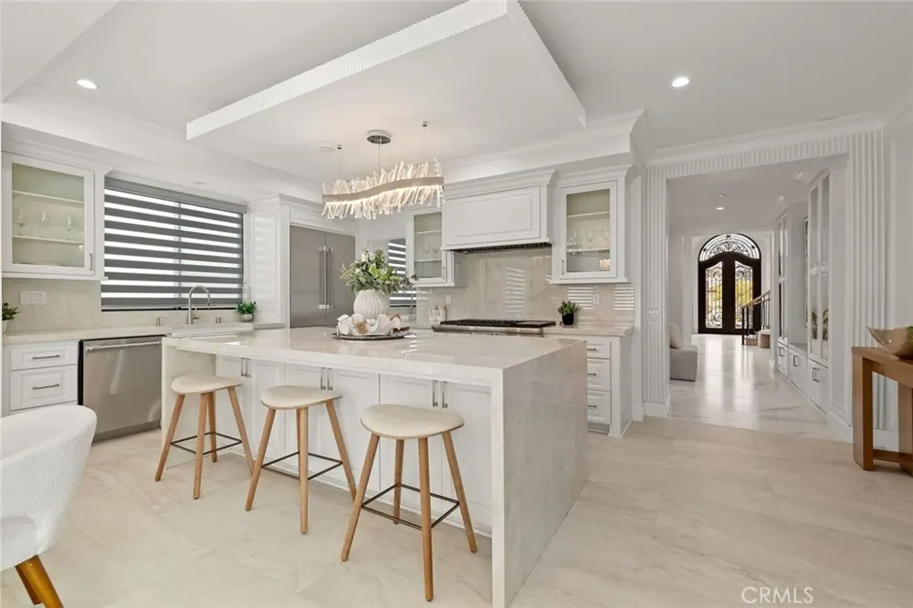 16323 Redwood Fountain Valley, CA 92708